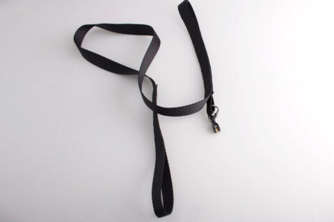 SANGLE_AVEC_BOUCLES_COUSUES_ET_MOUSQUETON SANGLE_AVEC_BOUCLES_COUSUES_ET_MOUSQUETON